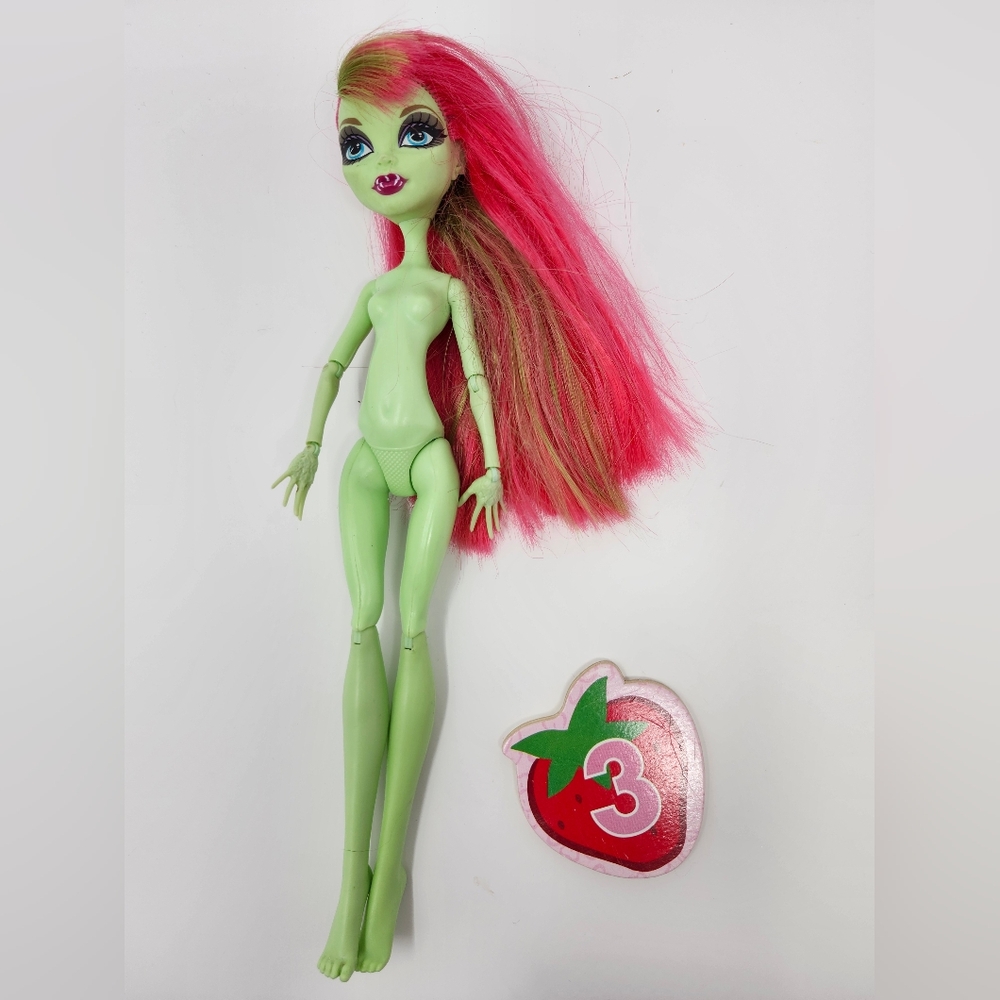 Monster High Venus McFlytrap 2008 Mattel cheveux roses et verts